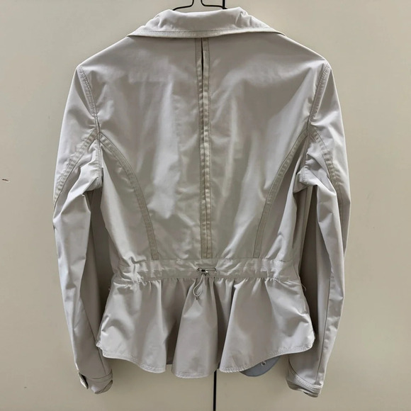 Lululemon Peplum Rainjacket size 2 w/ hood - Picture 3 of 9